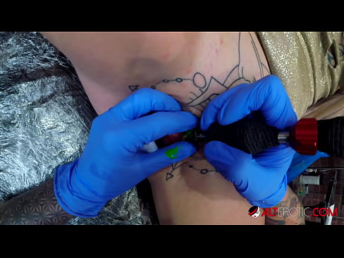 ❤️ Ekstremt tatoveret hottie Sully Savage fik en tatovering på sin klitoris ❤ Porno at da.osagoassist.ru ❌️❤